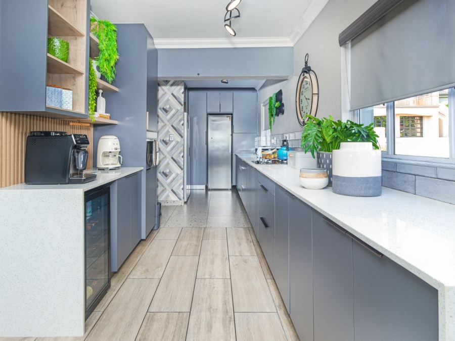 6 Bedroom Property for Sale in Kosmos Ridge North West